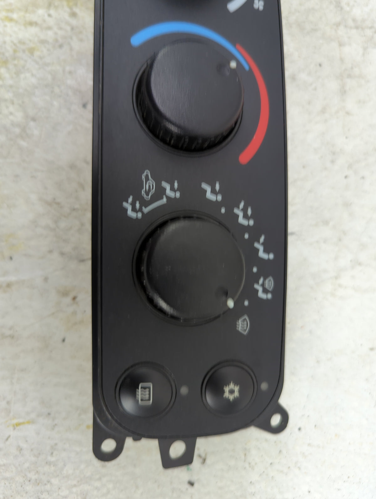 2003-2005 Dodge Ram 1500 Climate Control Module Temperature AC/Heater Replacement P/N:P55056321AC Fits Fits 2003 2004 2005 O