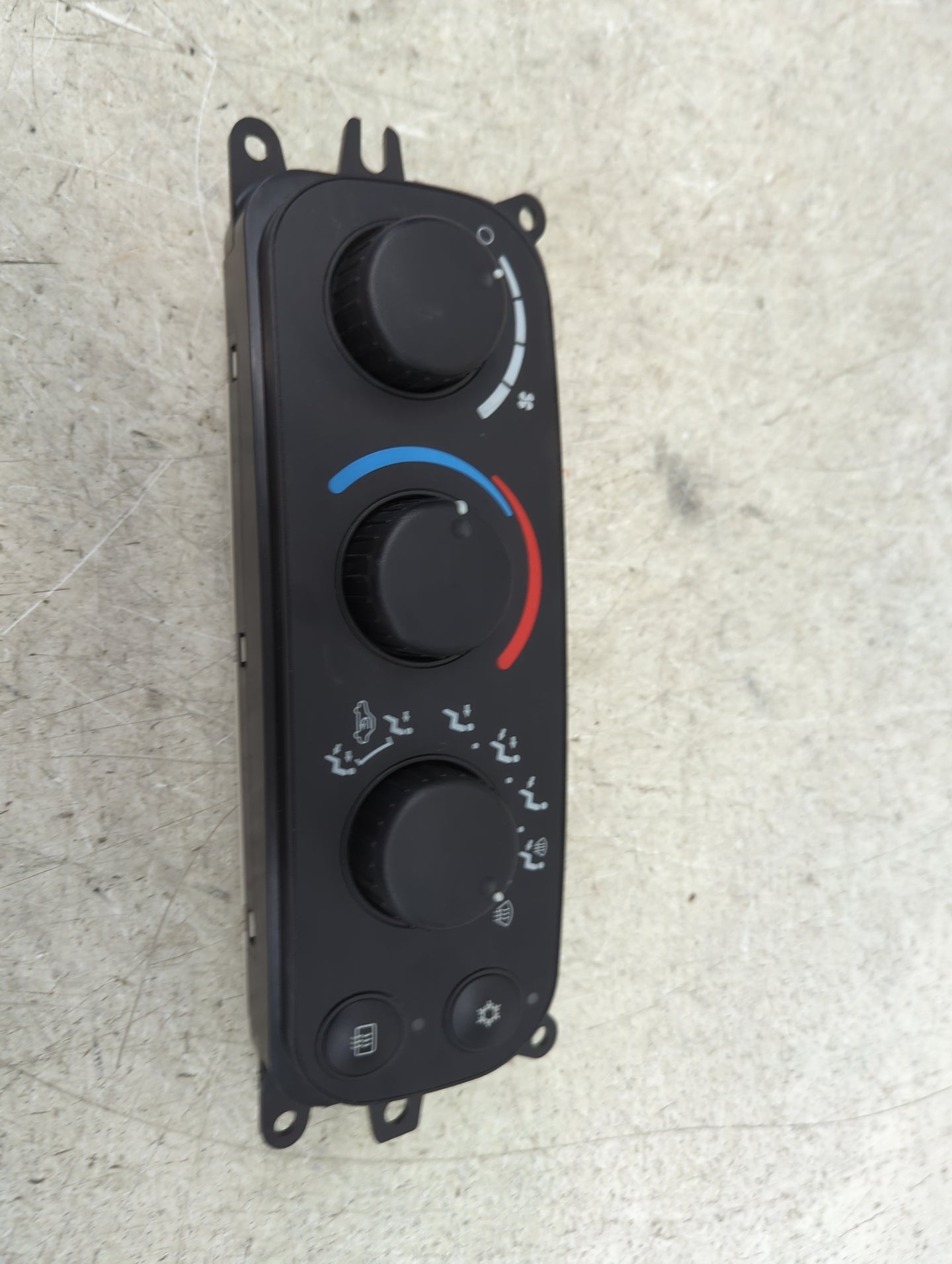2003-2005 Dodge Ram 1500 Climate Control Module Temperature AC/Heater Replacement P/N:P55056321AC Fits Fits 2003 2004 2005 O