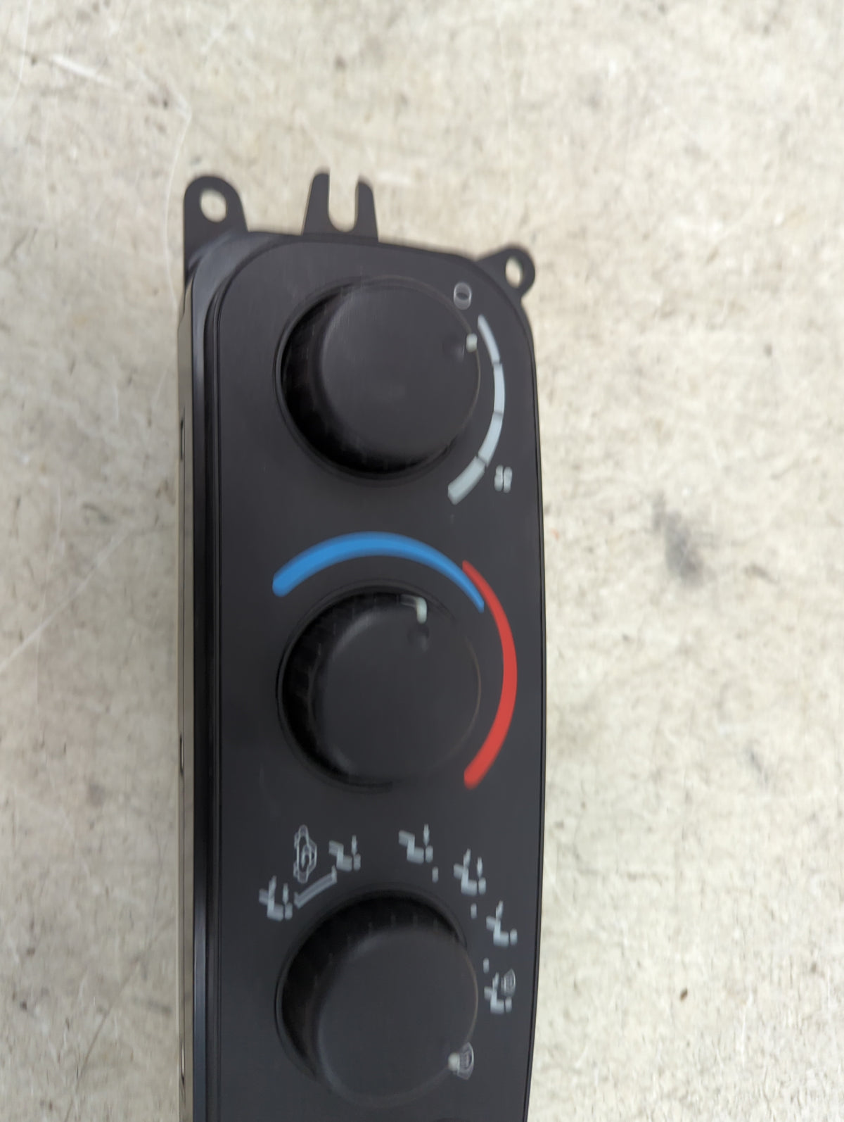 2003-2005 Dodge Ram 1500 Climate Control Module Temperature AC/Heater Replacement P/N:P55056321AC Fits Fits 2003 2004 2005 O