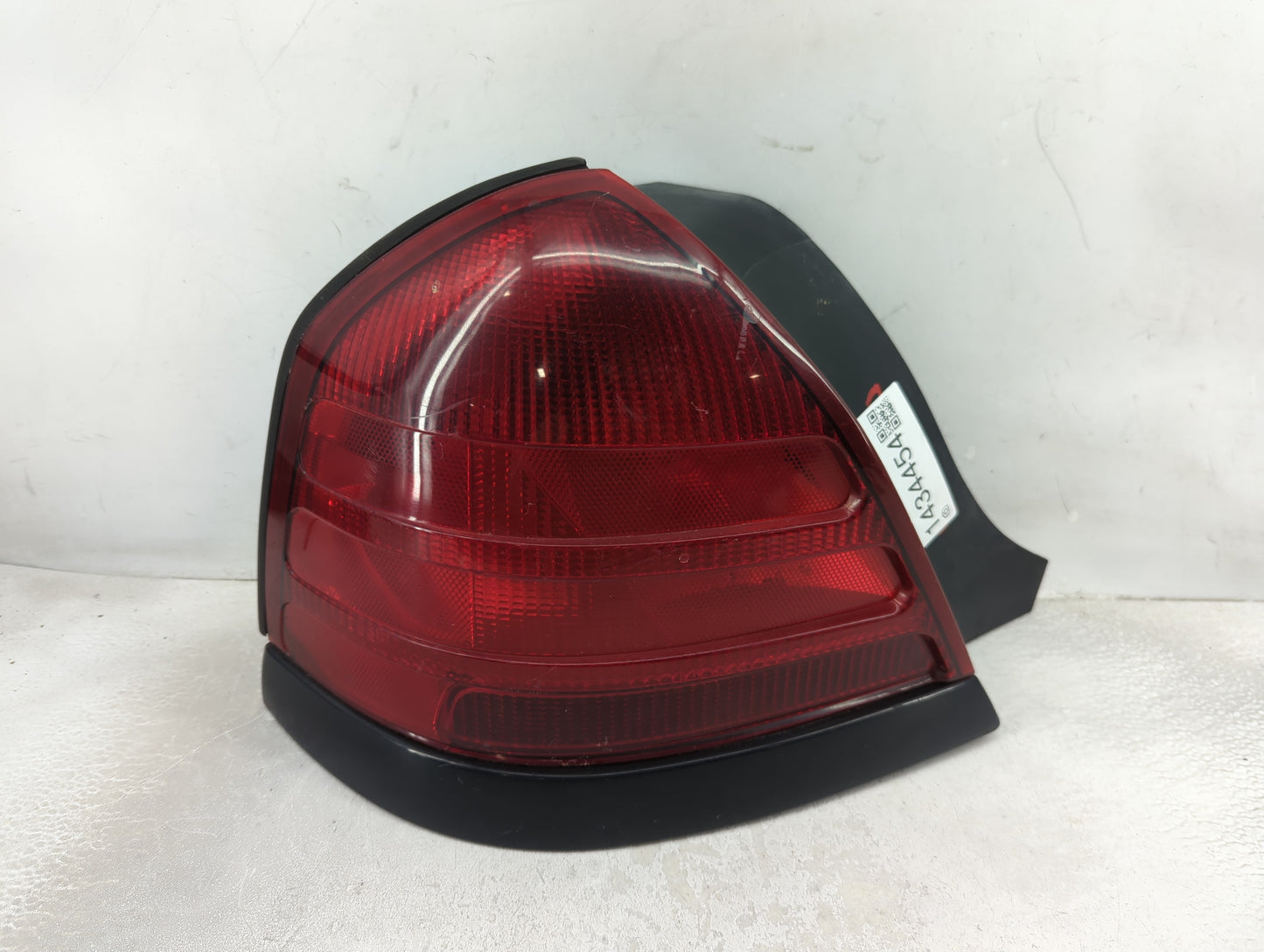 2000-2011 Ford Crown Victoria Tail Light Assembly Driver Left OEM Fits OEM Used Auto Parts - Oemusedautoparts1.com