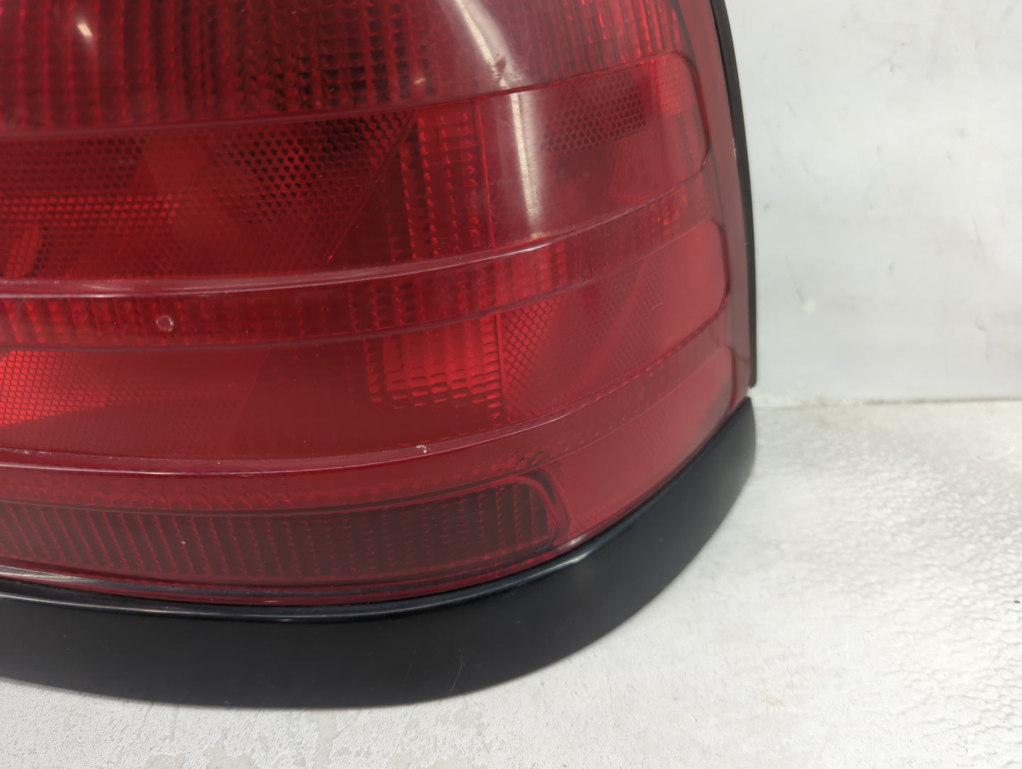 2000-2011 Ford Crown Victoria Tail Light Assembly Passenger Right OEM Fits OEM Used Auto Parts - Oemusedautoparts1.com