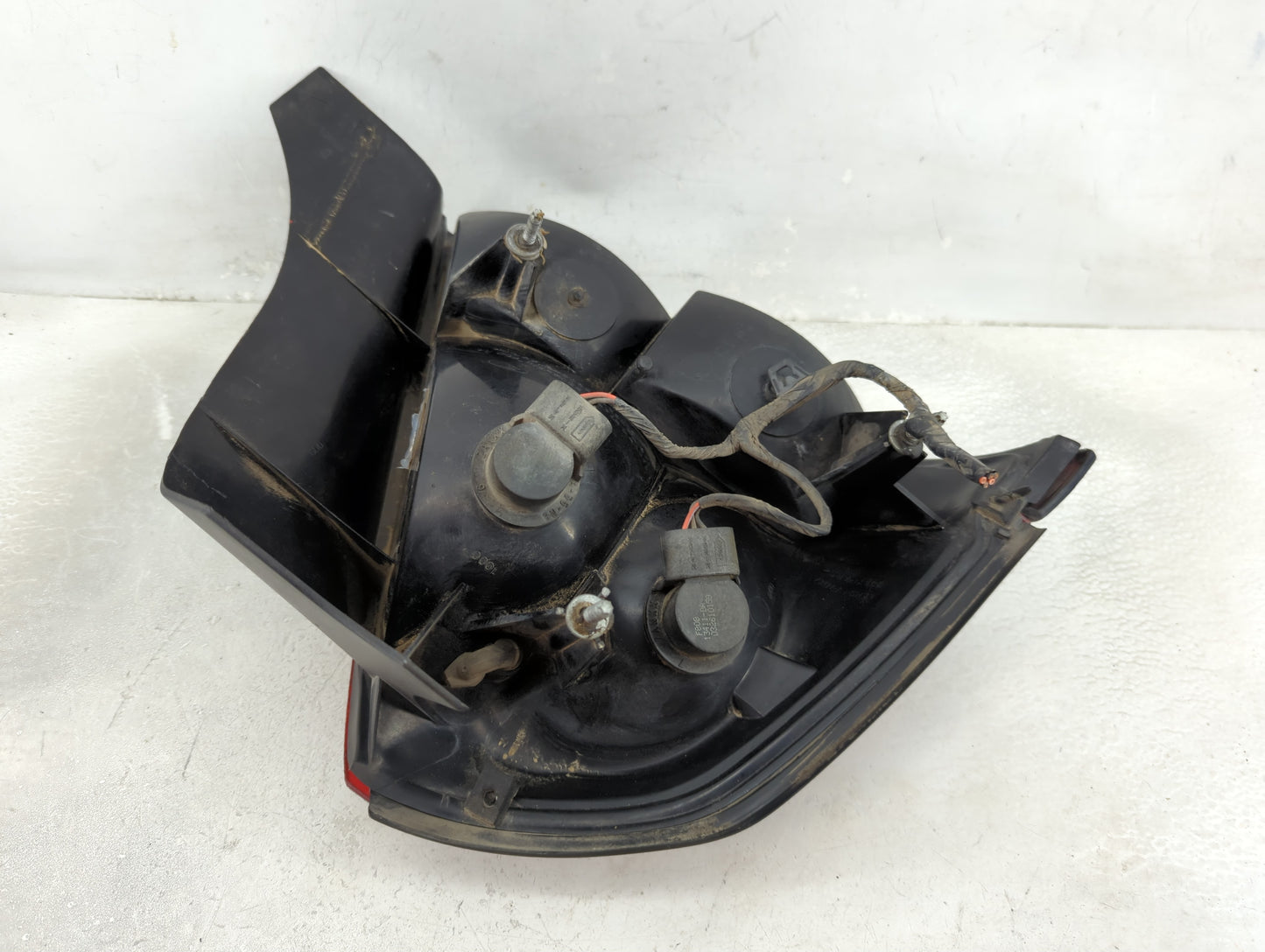 2000-2011 Ford Crown Victoria Tail Light Assembly Passenger Right OEM Fits OEM Used Auto Parts - Oemusedautoparts1.com