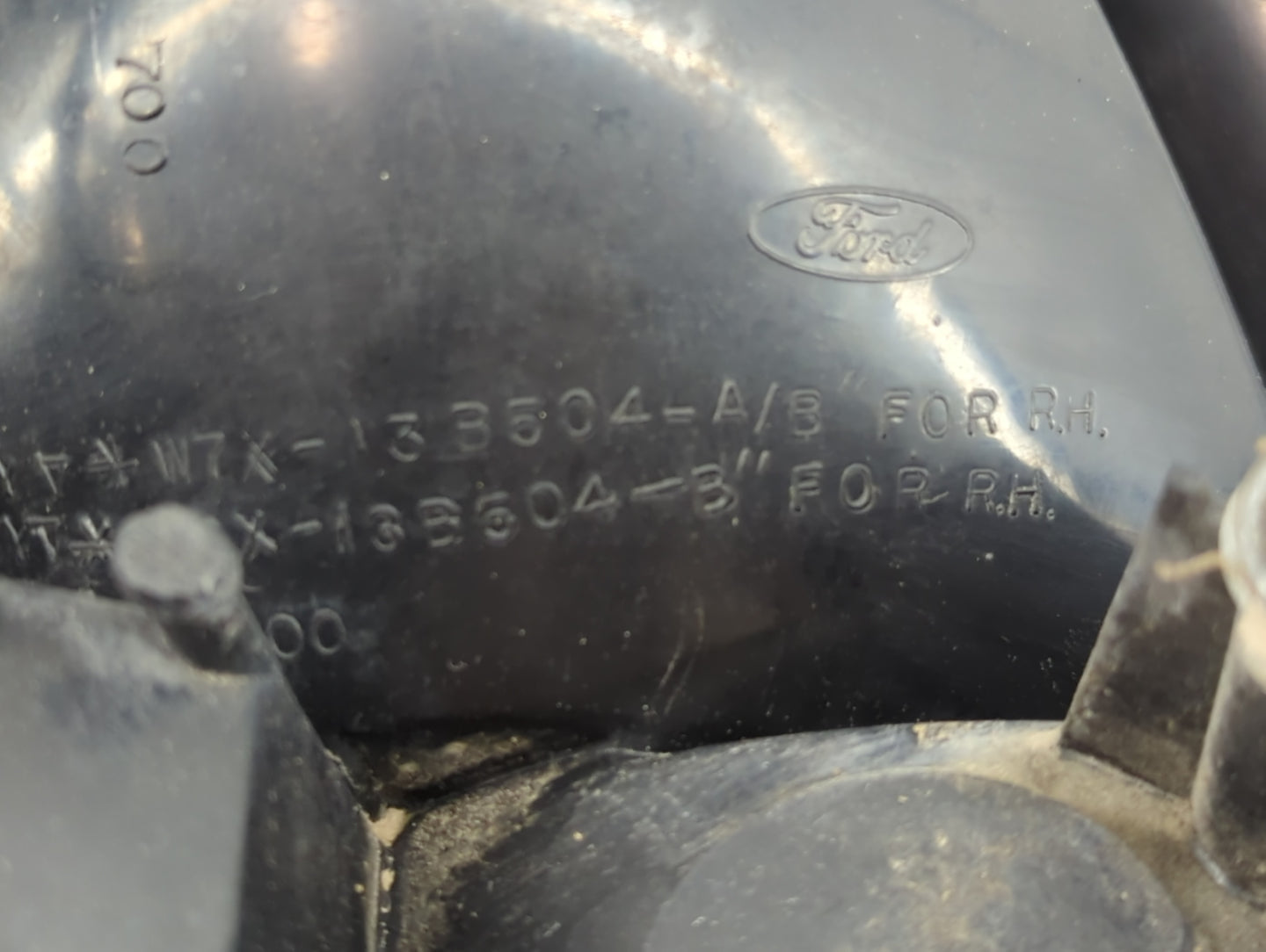 2000-2011 Ford Crown Victoria Tail Light Assembly Passenger Right OEM Fits OEM Used Auto Parts - Oemusedautoparts1.com