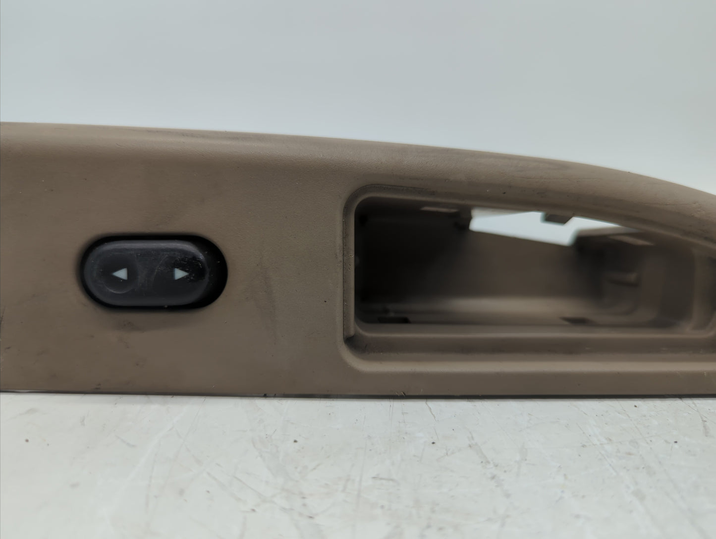 2001-2008 Ford Crown Victoria Passeneger Right Power Window Switch - Oemusedautoparts1.com