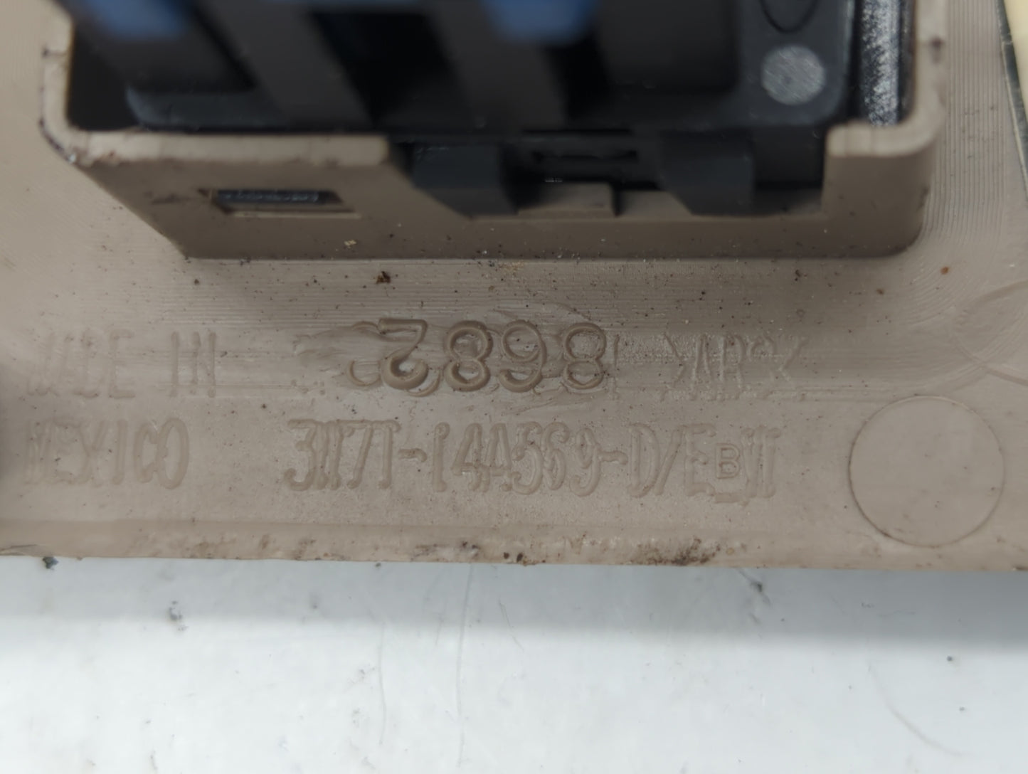 2001-2008 Ford Crown Victoria Passeneger Right Power Window Switch - Oemusedautoparts1.com