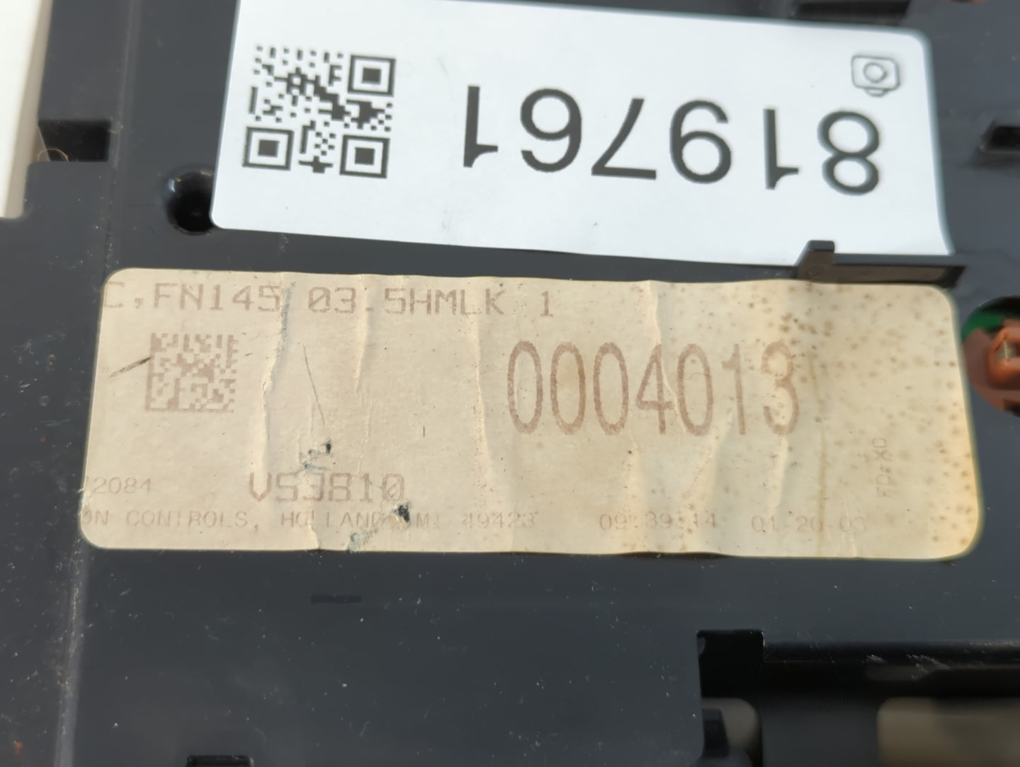 2004-2005 Ford Crown Victoria Overhead Roof Console - Oemusedautoparts1.com