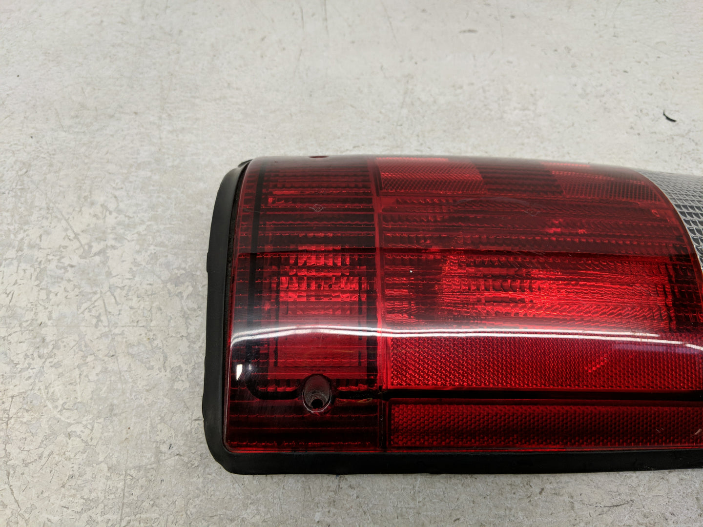 1995-2004 Ford E-150 Tail Light Assembly Passenger Right OEM P/N:44ZH815A Fits OEM Used Auto Parts - Oemusedautoparts1.com