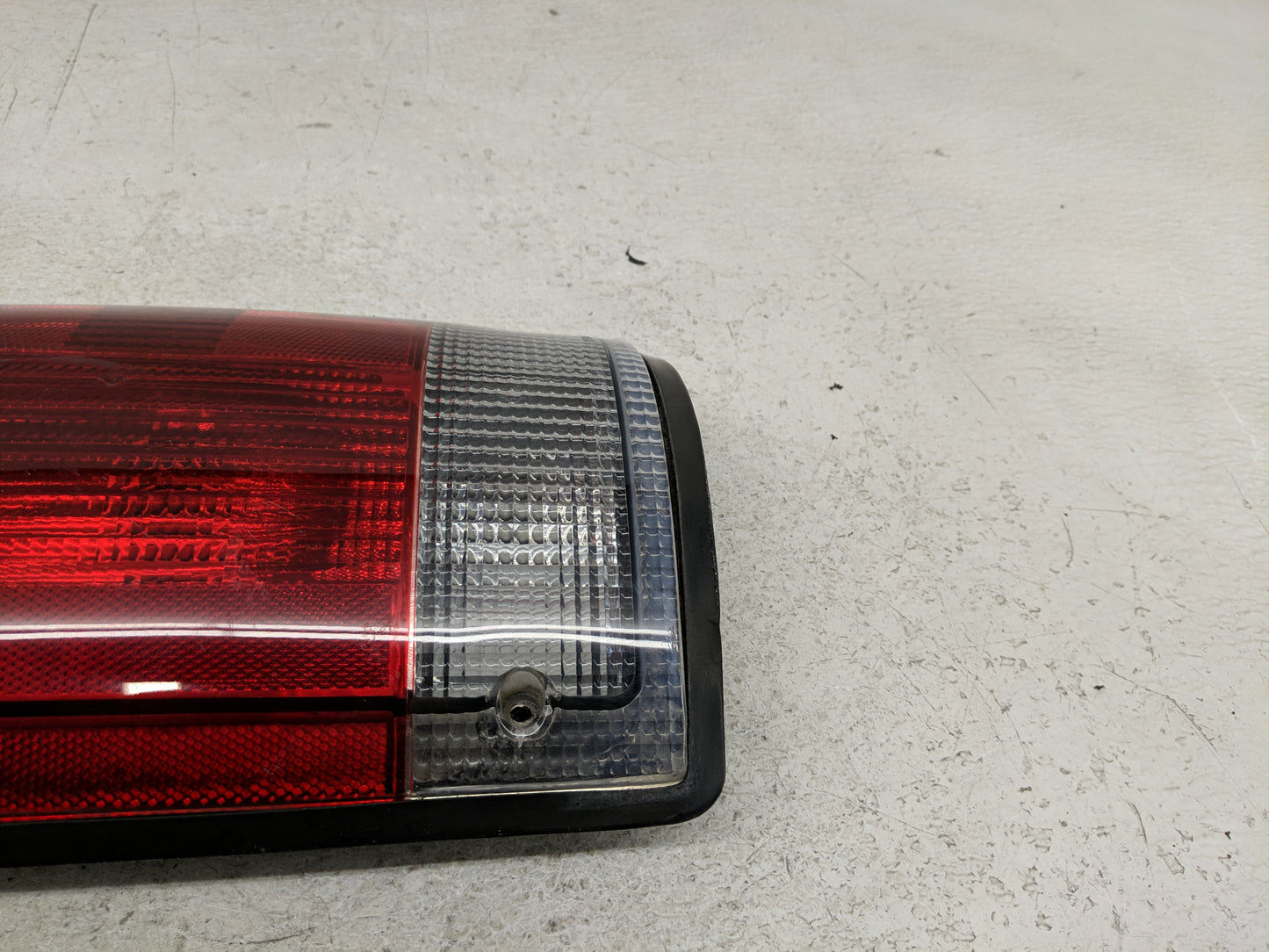 1995-2004 Ford E-150 Tail Light Assembly Passenger Right OEM P/N:44ZH815A Fits OEM Used Auto Parts - Oemusedautoparts1.com