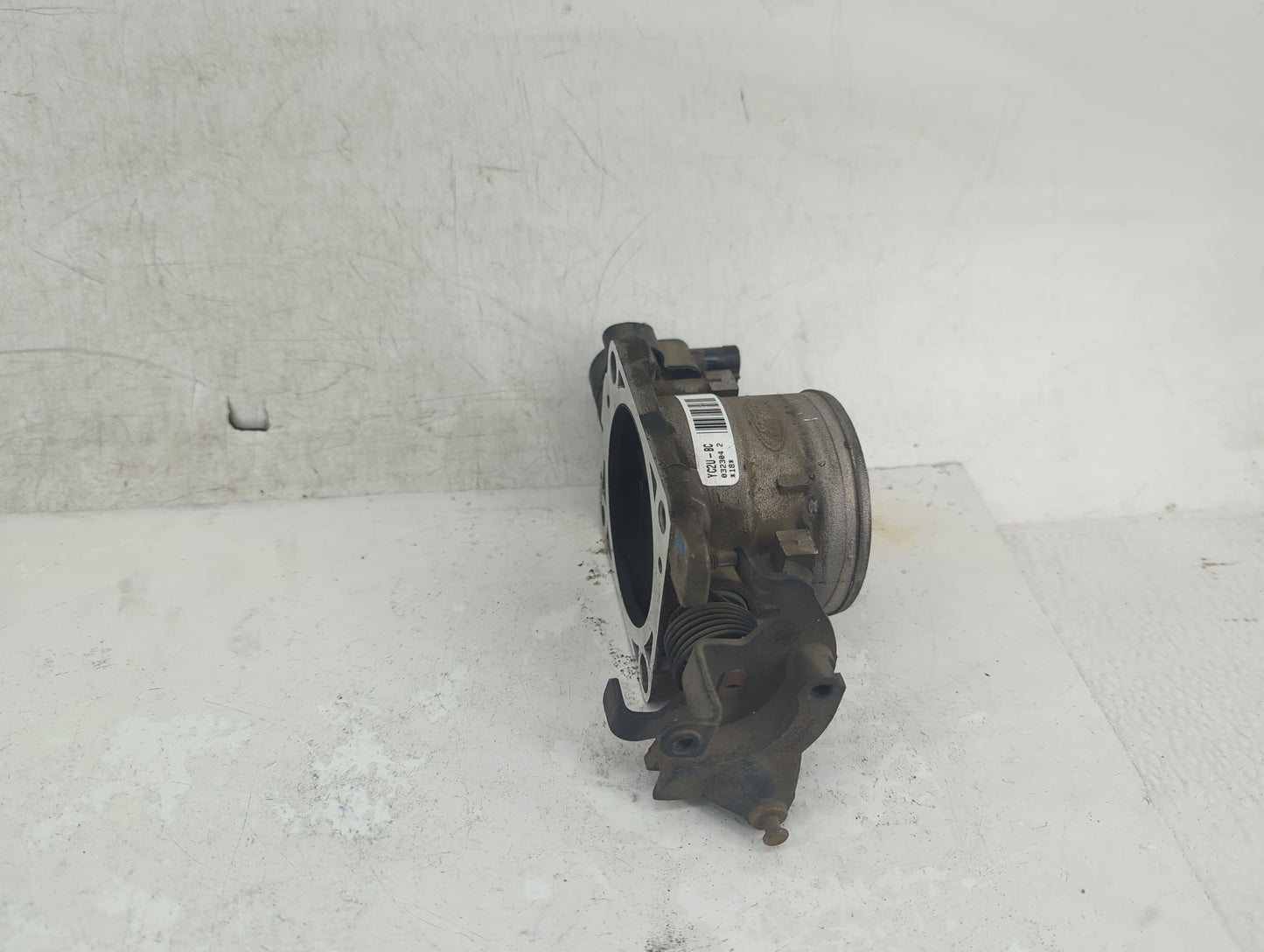 1998-2004 Ford E-250 Throttle Body P/N:YC2U-BC Fits Fits 1998 1999 2000 2001 2002 2003 2004 2005 OEM Used Auto Parts - Oemus