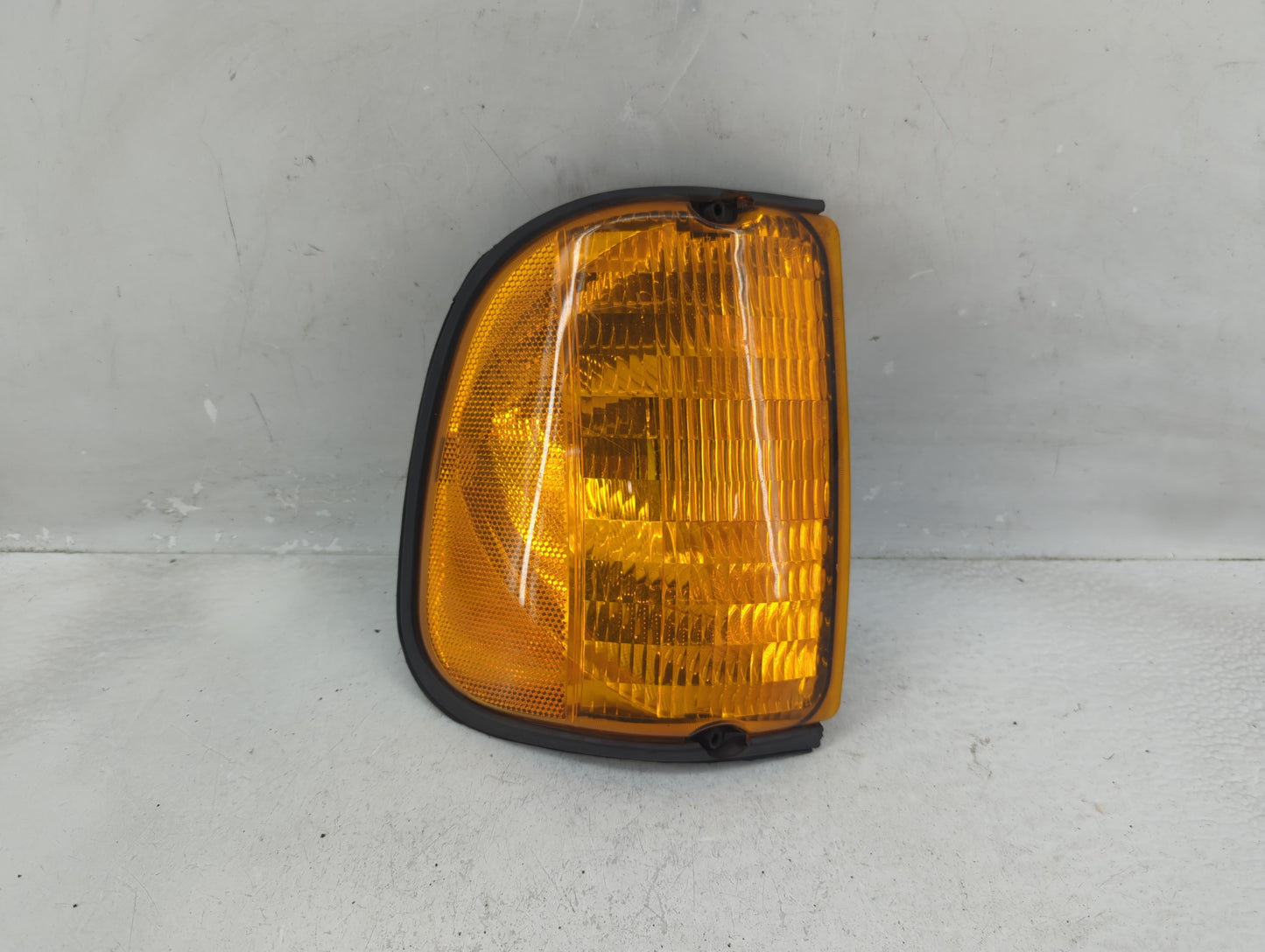 2003-2005 Ford E-350 Club Wagon Driver Left Oem Front Light Lamp - Oemusedautoparts1.com