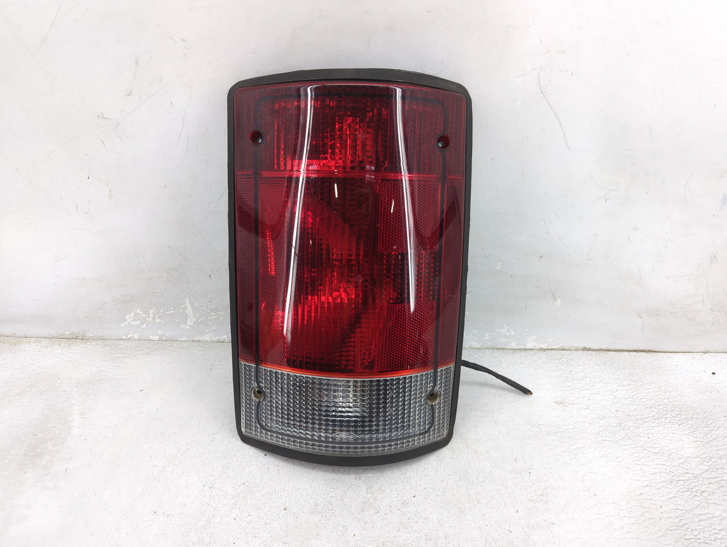 2004 Ford Econoline Tail Light Assembly Passenger Right OEM P/N:F7UB-13440 44ZH815A Fits OEM Used Auto Parts - Oemusedautopa