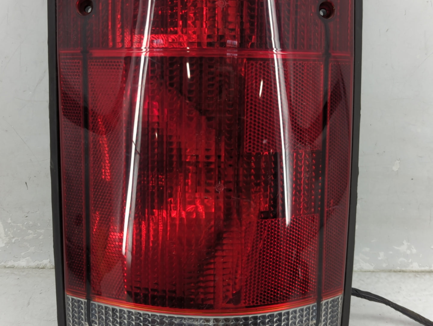 2004 Ford Econoline Tail Light Assembly Passenger Right OEM P/N:F7UB-13440 44ZH815A Fits OEM Used Auto Parts - Oemusedautopa