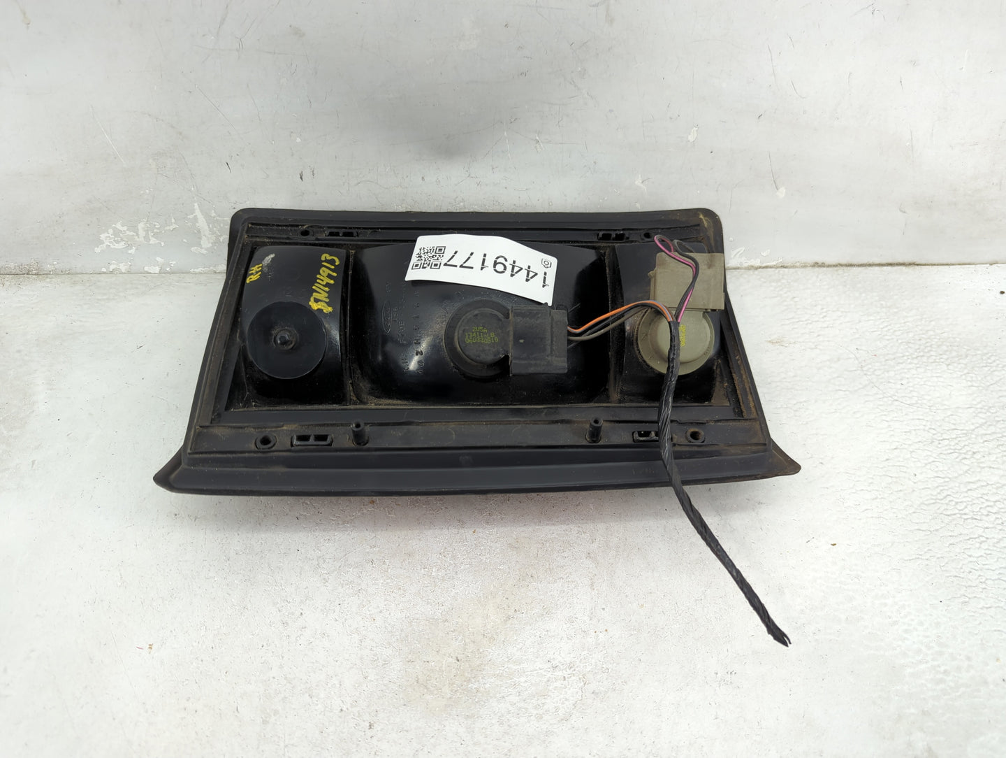 2004 Ford Econoline Tail Light Assembly Passenger Right OEM P/N:F7UB-13440 44ZH815A Fits OEM Used Auto Parts - Oemusedautopa