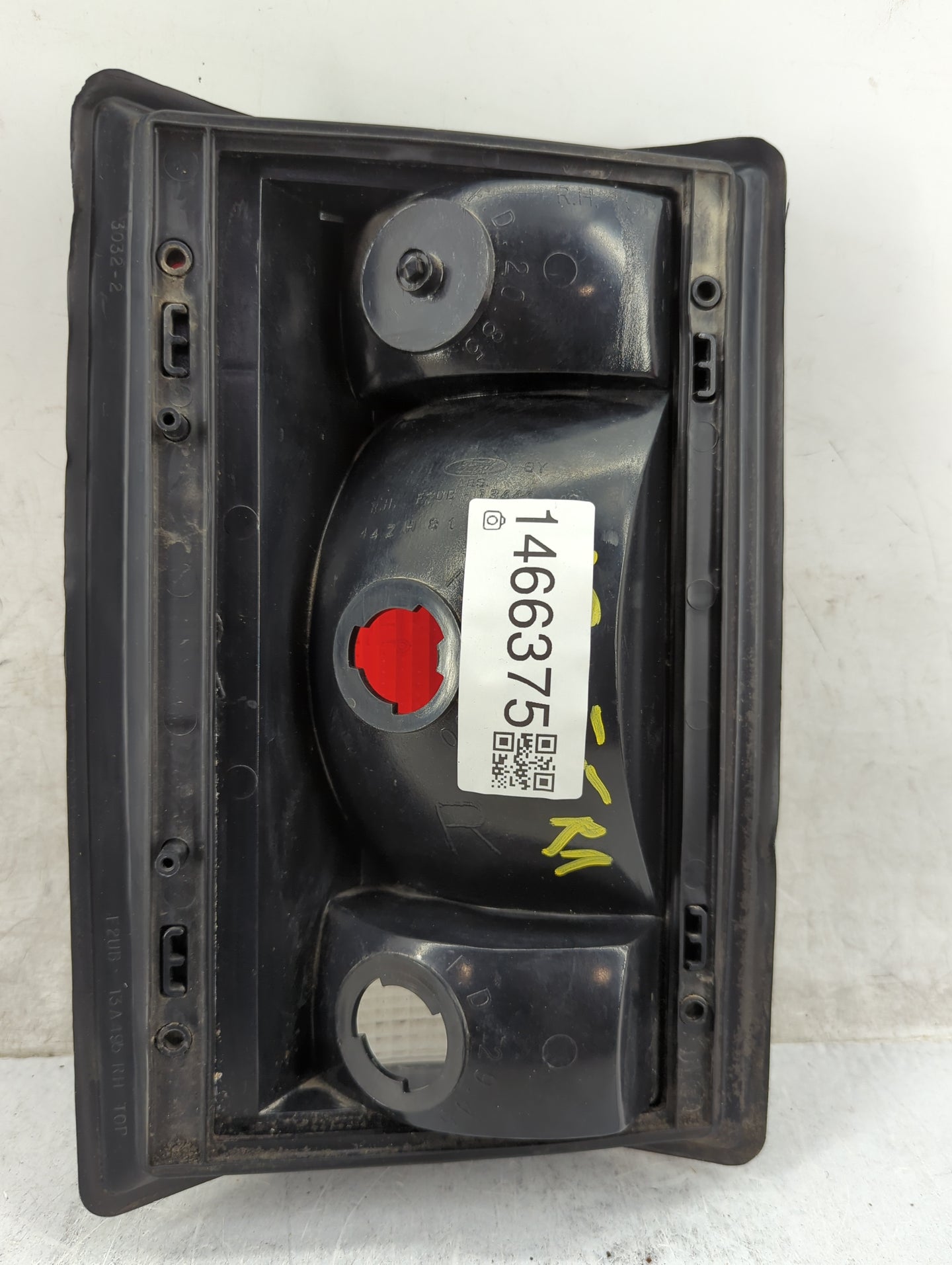 2004 Ford Econoline Tail Light Assembly Passenger Right OEM P/N:F2UB-13440-AA ZH815A Fits OEM Used Auto Parts - Oemusedautop