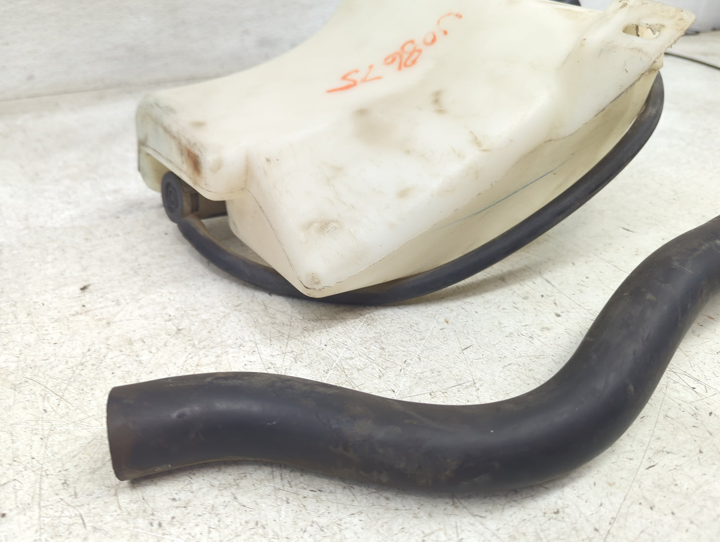 Ford Econoline Windshield Washer Fluid Reservoir Bottle - Oemusedautoparts1.com