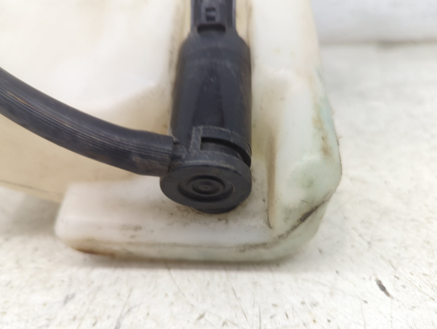 Ford Econoline Windshield Washer Fluid Reservoir Bottle - Oemusedautoparts1.com