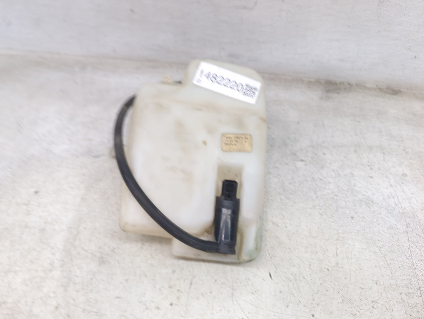 Ford Econoline Windshield Washer Fluid Reservoir Bottle - Oemusedautoparts1.com