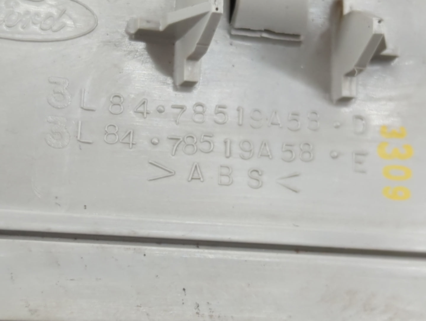 2004 Ford Escape Overhead Roof Console - Oemusedautoparts1.com