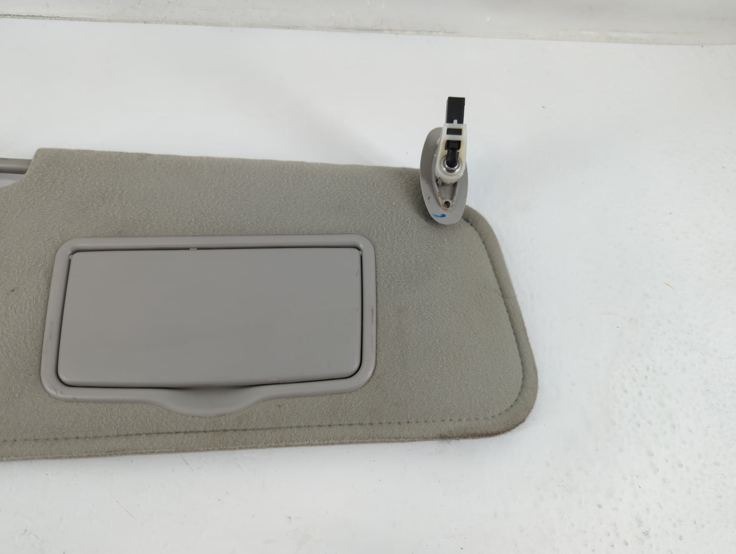 2003-2004 Ford Escape Sun Visor Shade Replacement Passenger Right Mirror Fits Fits 2003 2004 OEM Used Auto Parts - Oemusedau