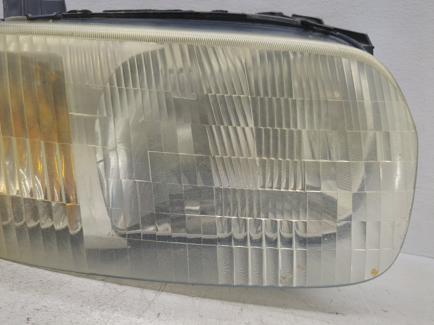 2001-2004 Ford Escape Passenger Right Oem Head Light Headlight Lamp - Oemusedautoparts1.com