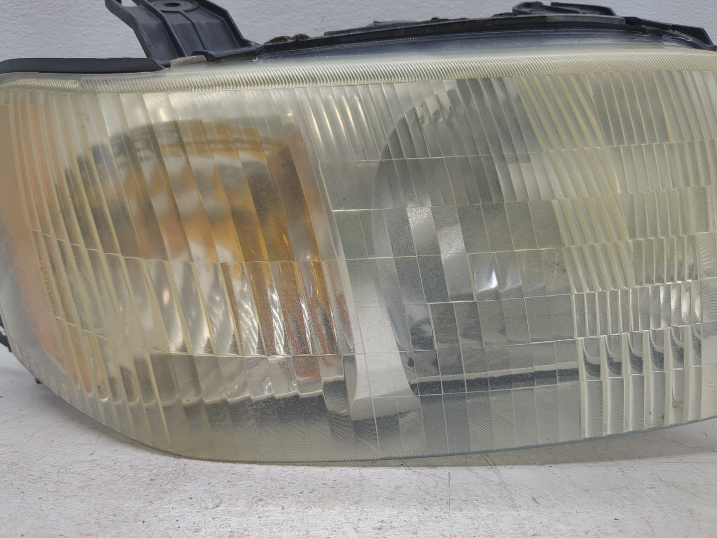 2001-2004 Ford Escape Passenger Right Oem Head Light Headlight Lamp - Oemusedautoparts1.com