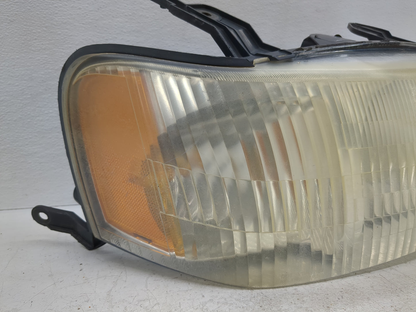 2001-2004 Ford Escape Passenger Right Oem Head Light Headlight Lamp - Oemusedautoparts1.com