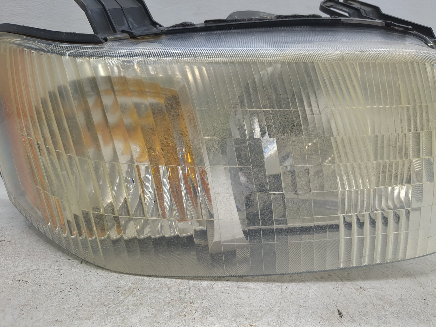 2001-2004 Ford Escape Passenger Right Oem Head Light Headlight Lamp - Oemusedautoparts1.com
