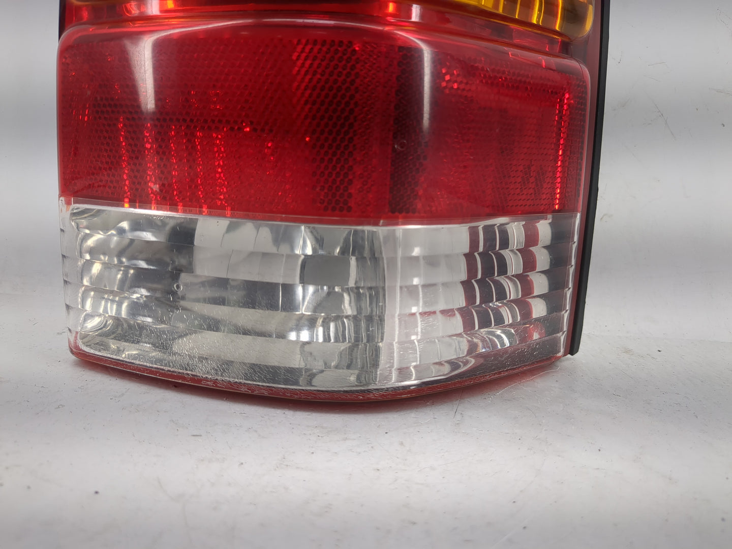 2001-2007 Ford Escape Tail Light Assembly Passenger Right OEM P/N:4L84-13B504-D Fits Fits 2001 2002 2003 2004 2005 2006 2007