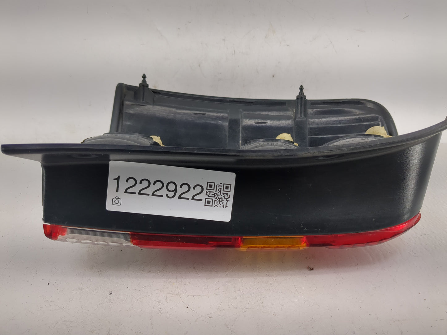 2001-2007 Ford Escape Tail Light Assembly Passenger Right OEM P/N:4L84-13B504-D Fits Fits 2001 2002 2003 2004 2005 2006 2007