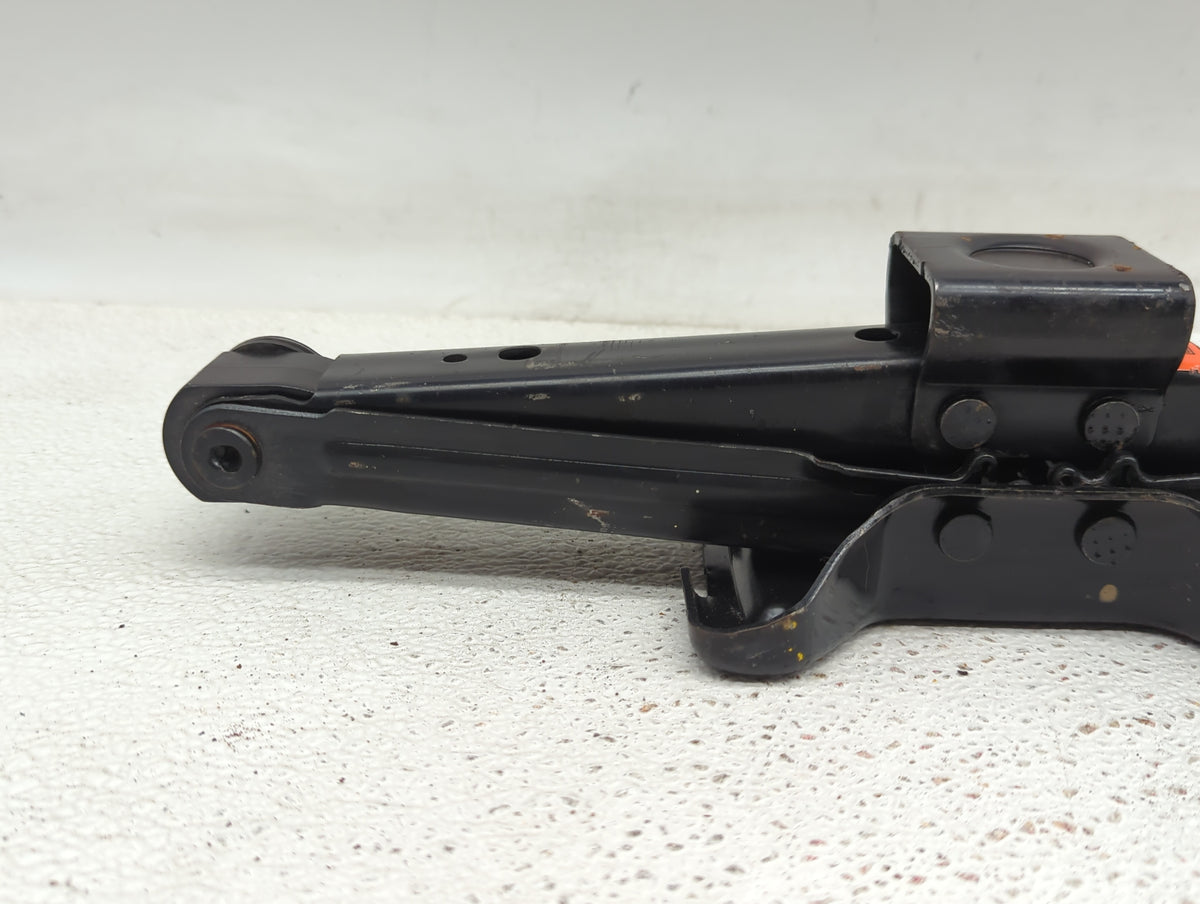 2004 Ford Escape Spare Scissor Car Jack 1415624 - Oemusedautoparts1.com