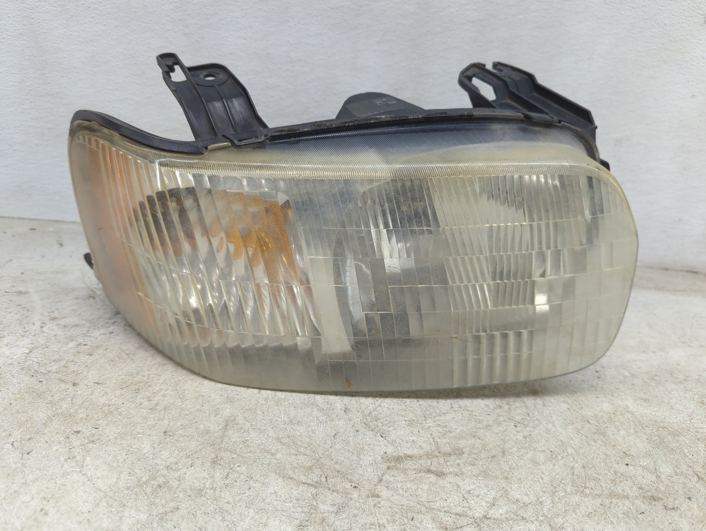 2001-2004 Ford Escape Passenger Right Oem Head Light Headlight Lamp - Oemusedautoparts1.com