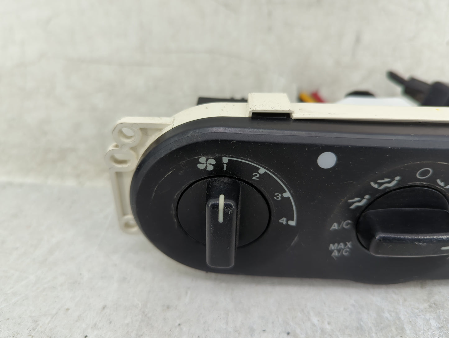 2002-2007 Ford Escape Climate Control Module Temperature AC/Heater Replacement P/N:YL8H-19980-A Fits OEM Used Auto Parts - O