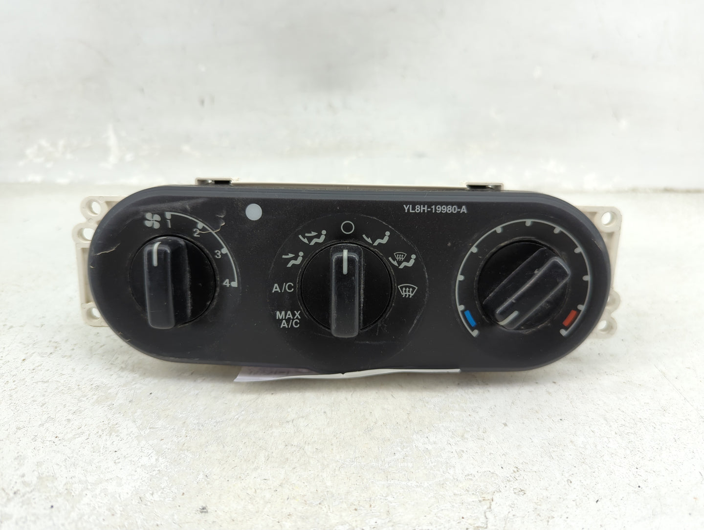 2002-2007 Ford Escape Climate Control Module Temperature AC/Heater Replacement P/N:YL8H-19980-A Fits OEM Used Auto Parts - O