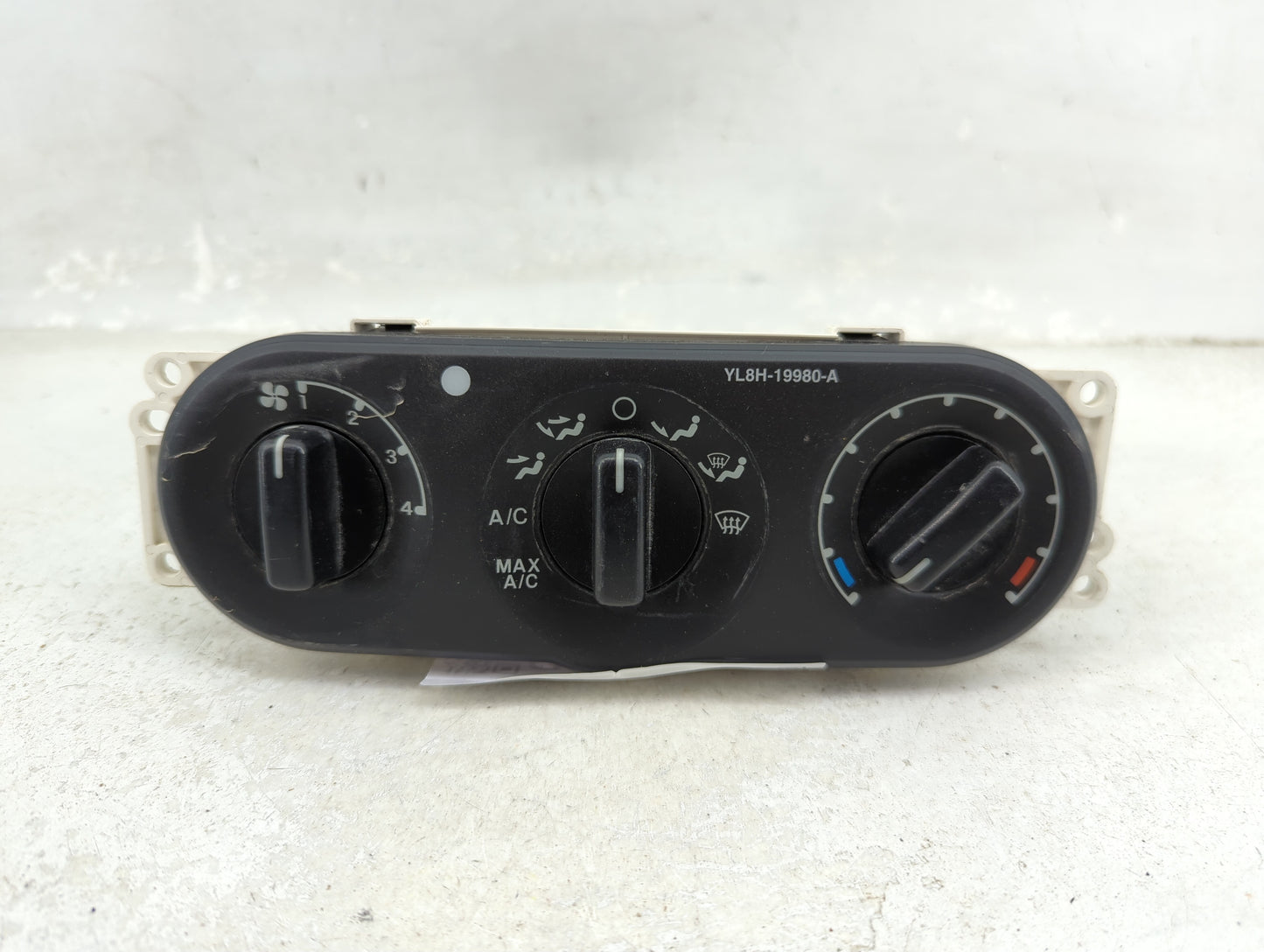 2002-2007 Ford Escape Climate Control Module Temperature AC/Heater Replacement P/N:YL8H-19980-A Fits OEM Used Auto Parts - O