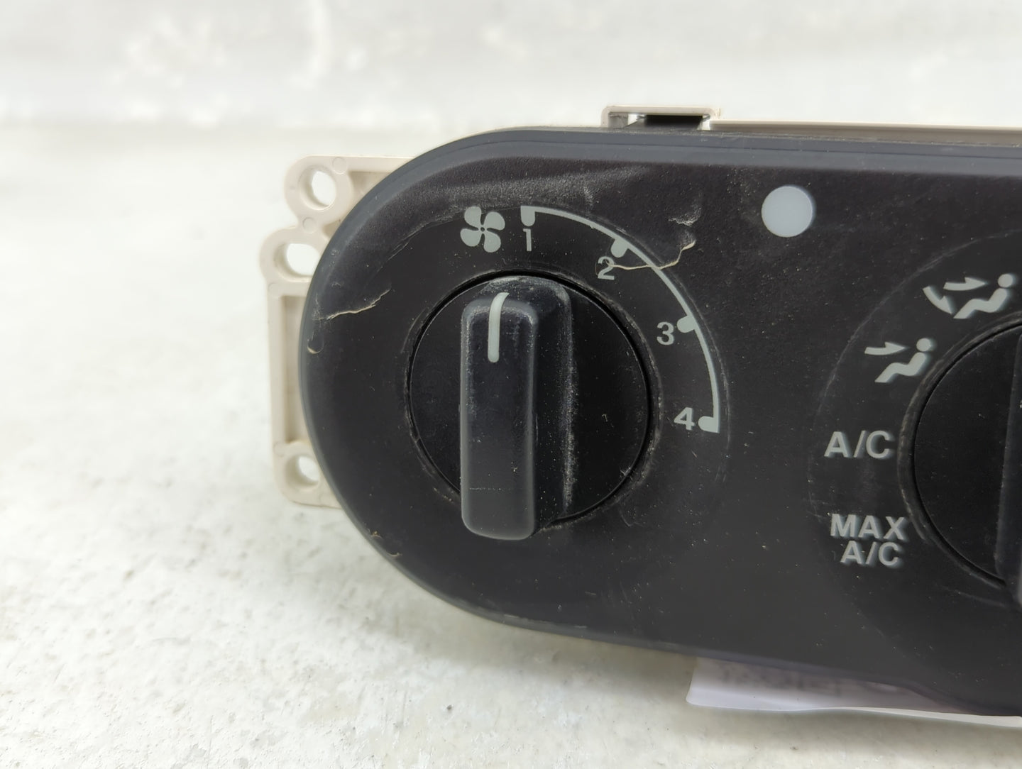 2002-2007 Ford Escape Climate Control Module Temperature AC/Heater Replacement P/N:YL8H-19980-A Fits OEM Used Auto Parts - O