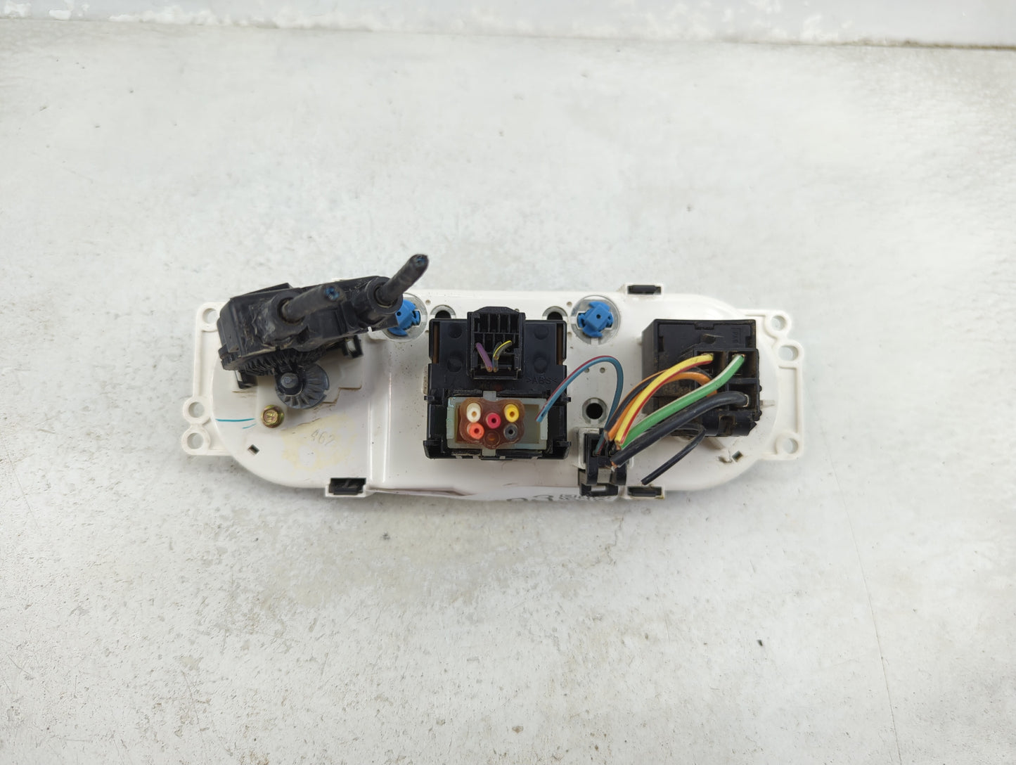 2002-2007 Ford Escape Climate Control Module Temperature AC/Heater Replacement P/N:YL8H-19980-A Fits OEM Used Auto Parts - O