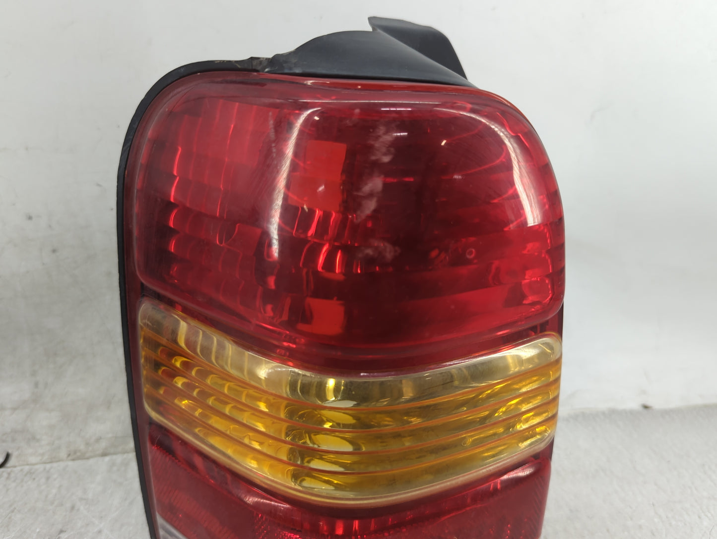 2001-2007 Ford Escape Tail Light Assembly Driver Left OEM P/N:1L84-13B505-D Fits Fits 2001 2002 2003 2004 2005 2006 2007 OEM