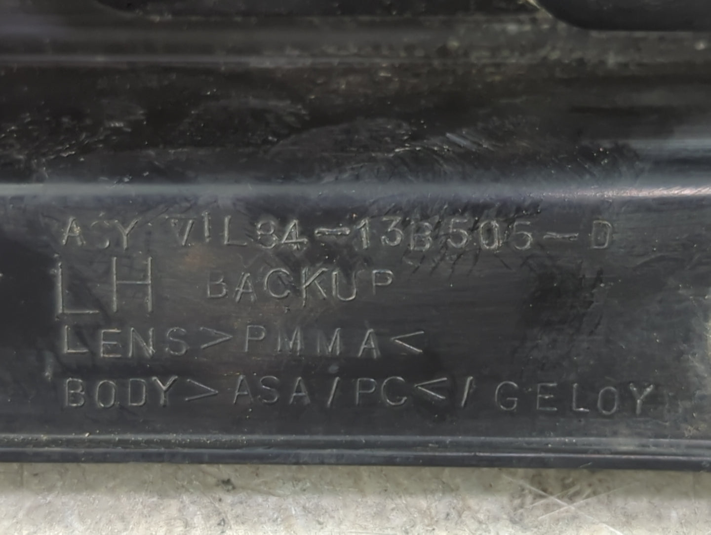 2001-2007 Ford Escape Tail Light Assembly Driver Left OEM P/N:1L84-13B505-D Fits Fits 2001 2002 2003 2004 2005 2006 2007 OEM