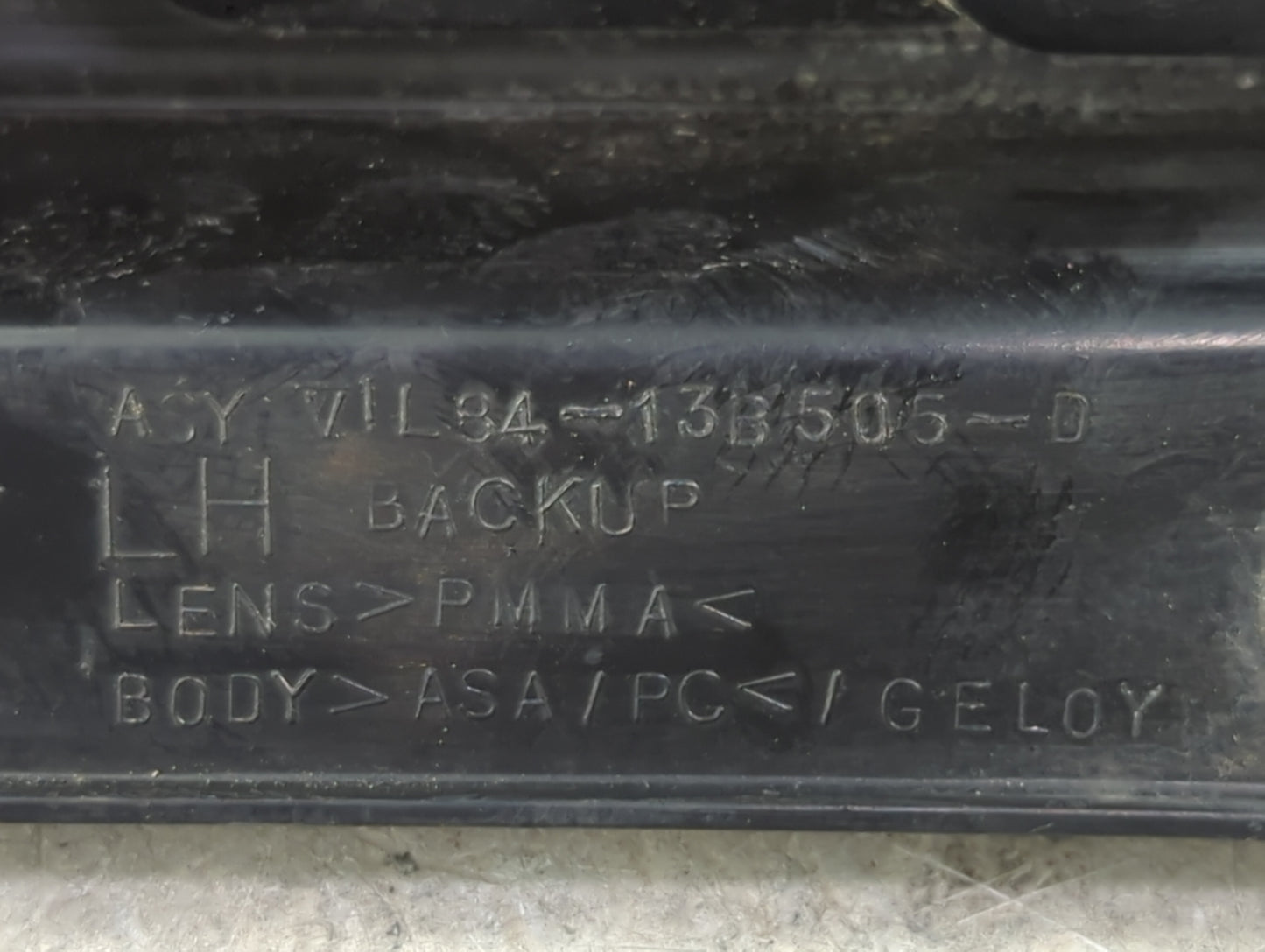 2001-2007 Ford Escape Tail Light Assembly Driver Left OEM P/N:1L84-13B505-D Fits Fits 2001 2002 2003 2004 2005 2006 2007 OEM