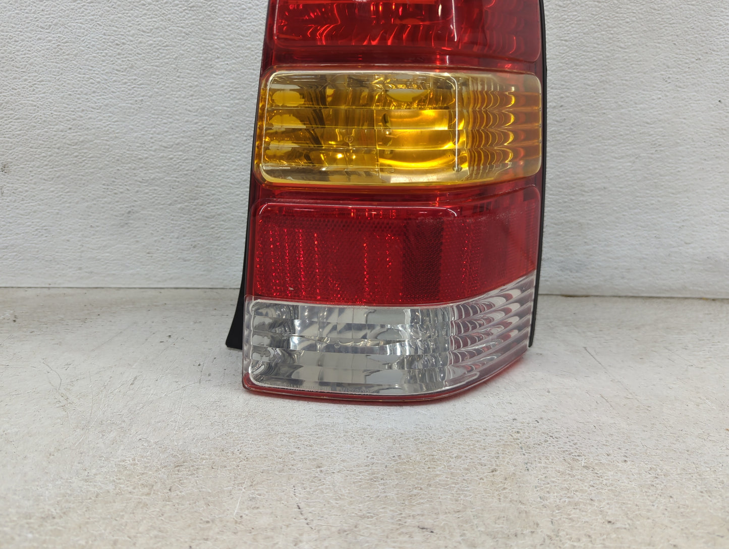 2001-2007 Ford Escape Tail Light Assembly Passenger Right OEM Fits Fits 2001 2002 2003 2004 2005 2006 2007 OEM Used Auto Par