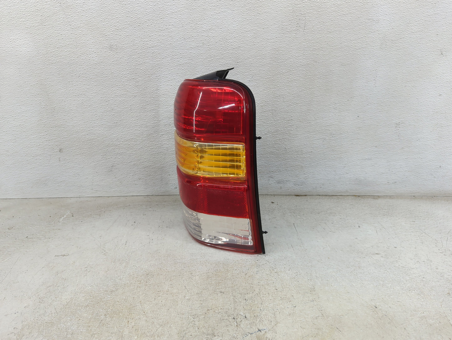 2001-2007 Ford Escape Tail Light Assembly Passenger Right OEM Fits Fits 2001 2002 2003 2004 2005 2006 2007 OEM Used Auto Par