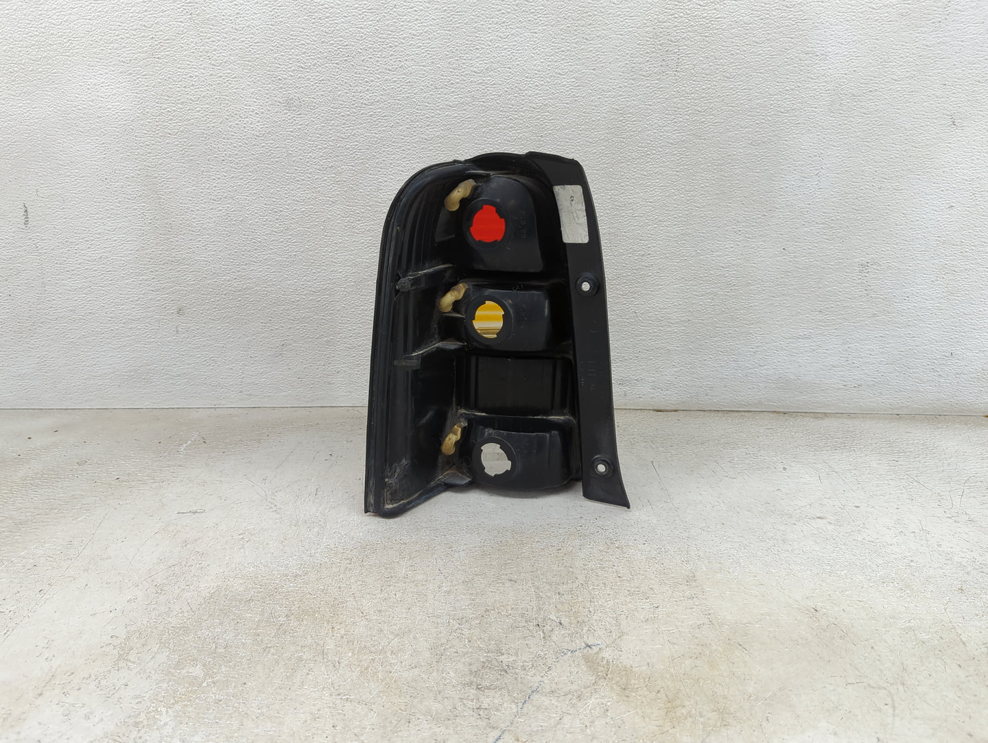 2001-2007 Ford Escape Tail Light Assembly Passenger Right OEM Fits Fits 2001 2002 2003 2004 2005 2006 2007 OEM Used Auto Par