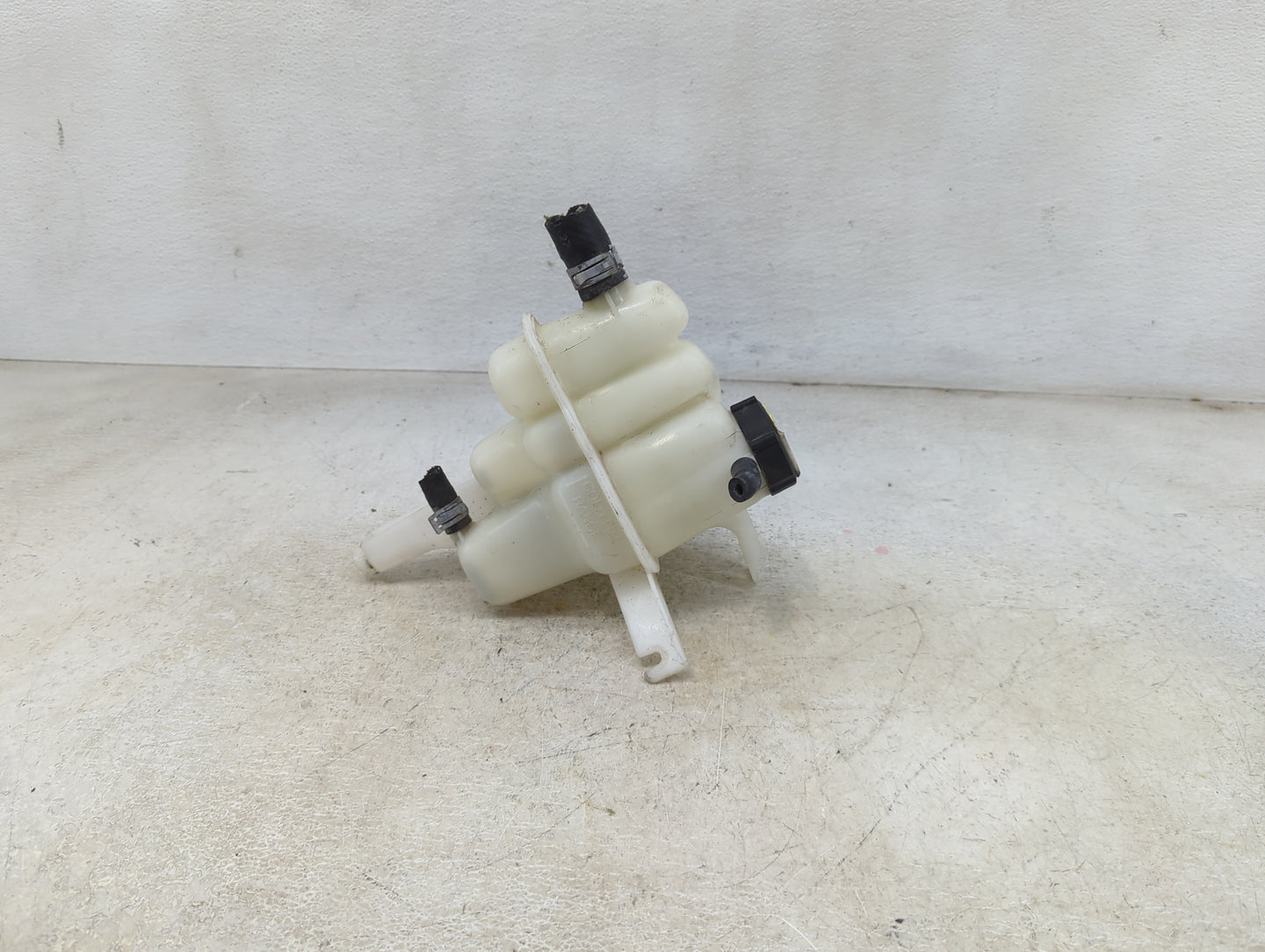 2001-2012 Ford Escape Radiator Coolant Overflow Expansion Tank Bottle 1460037 - Oemusedautoparts1.com
