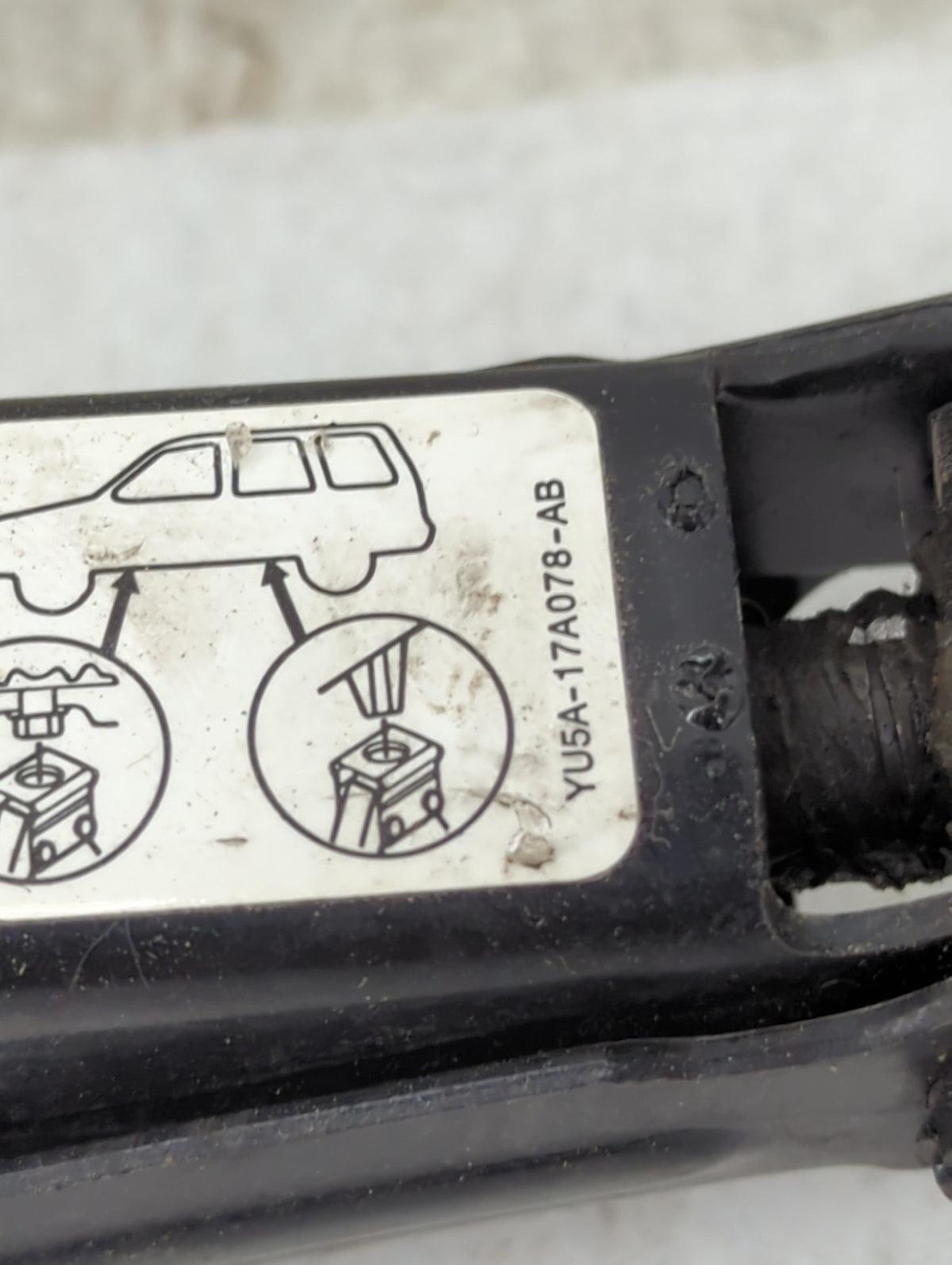 2004 Ford Escape Spare Scissor Car Jack 1460155 - Oemusedautoparts1.com