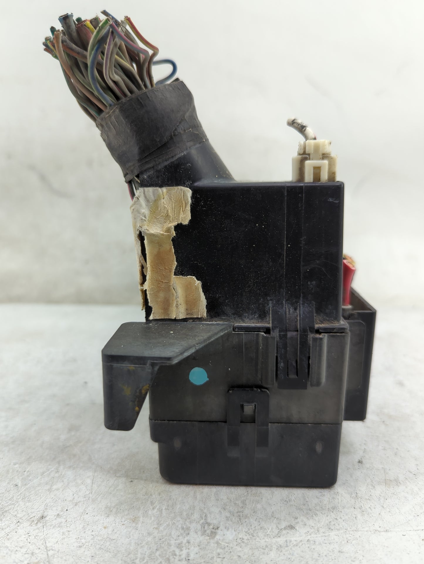 2001-2004 Ford Escape Fusebox Fuse Box Panel Relay Module Fits Fits 2001 2002 2003 2004 OEM Used Auto Parts - Oemusedautopar