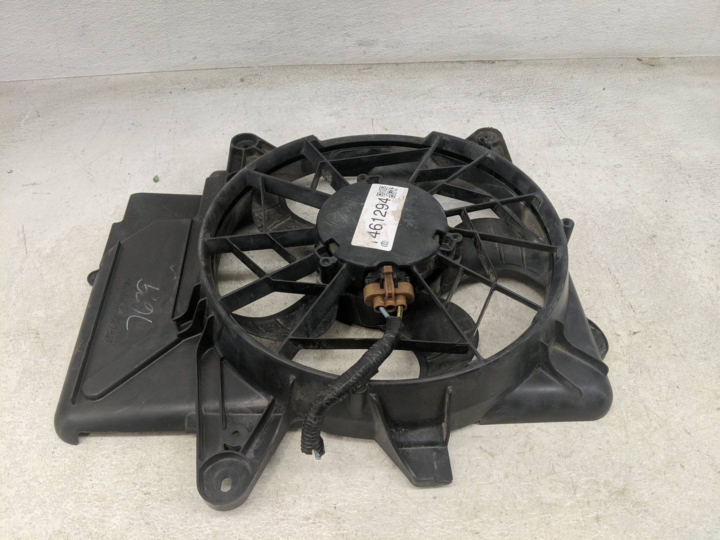 2001-2004 Ford Escape Electric Radiator Cooling Fan Motor Assembly - Oemusedautoparts1.com