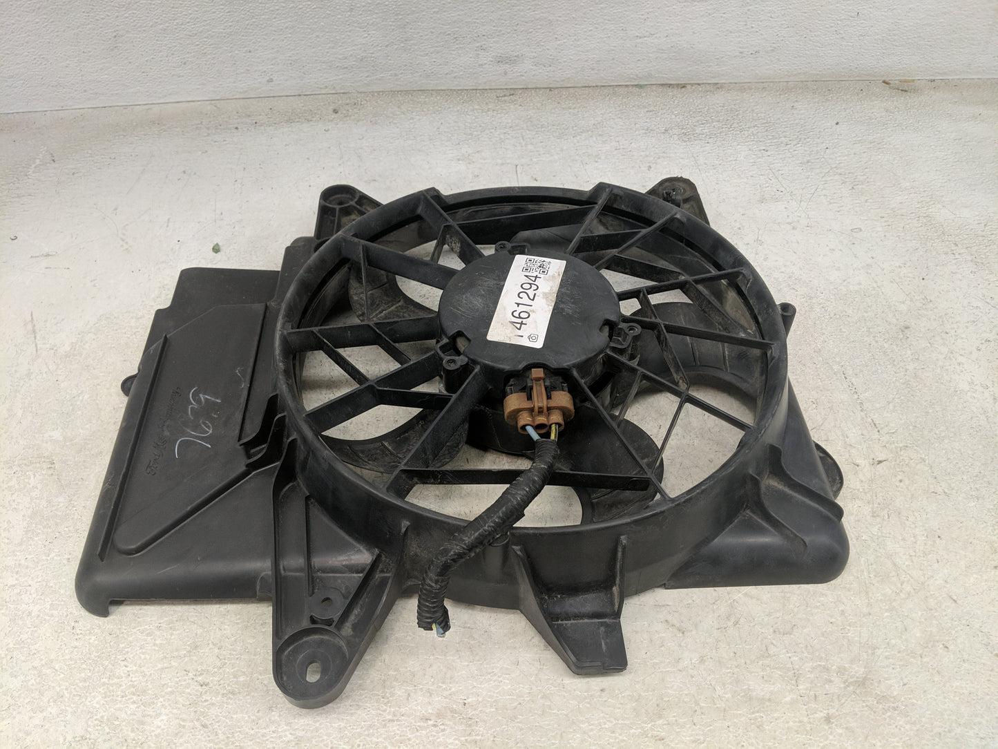 2001-2004 Ford Escape Electric Radiator Cooling Fan Motor Assembly - Oemusedautoparts1.com