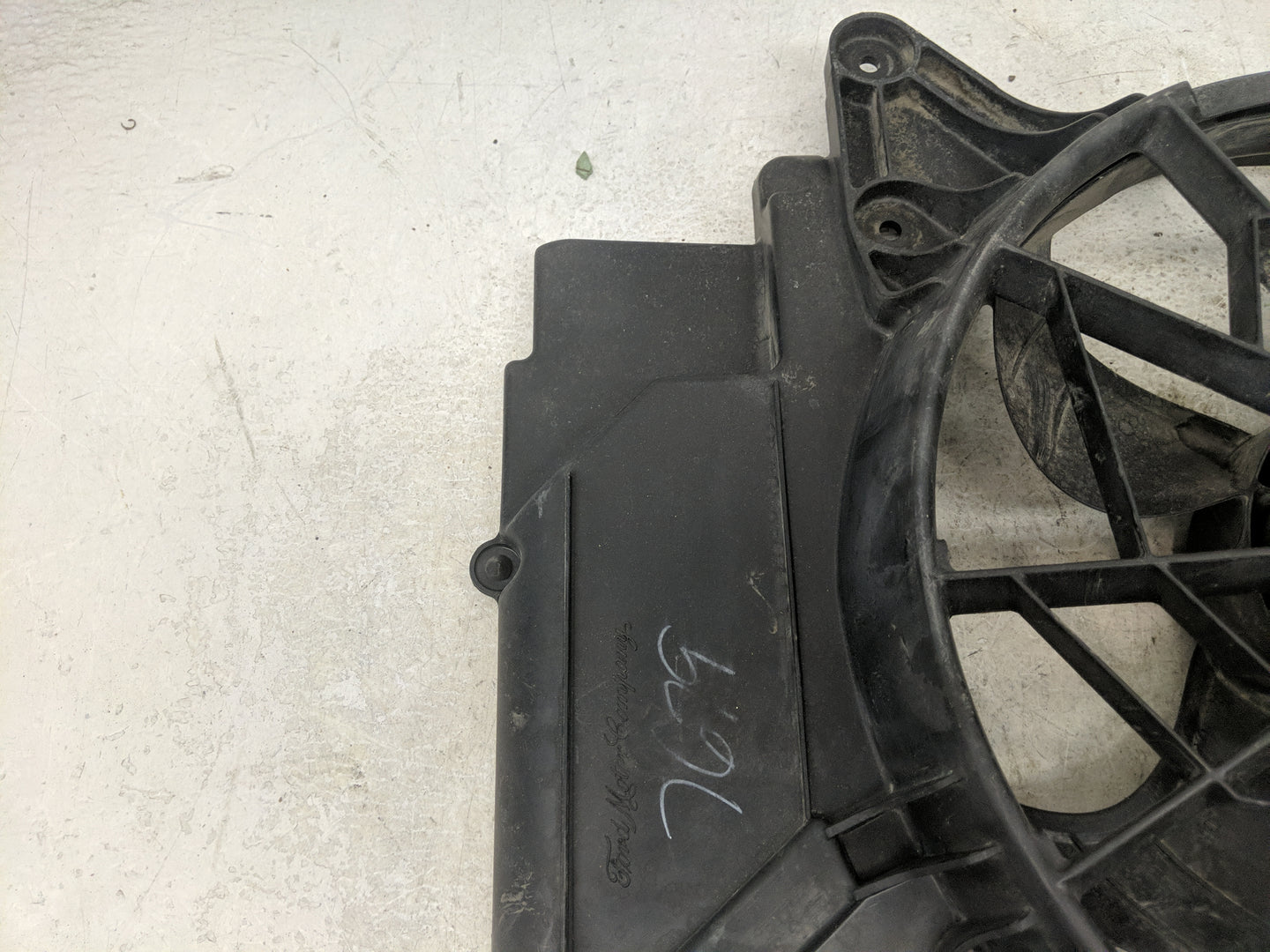 2001-2004 Ford Escape Electric Radiator Cooling Fan Motor Assembly - Oemusedautoparts1.com