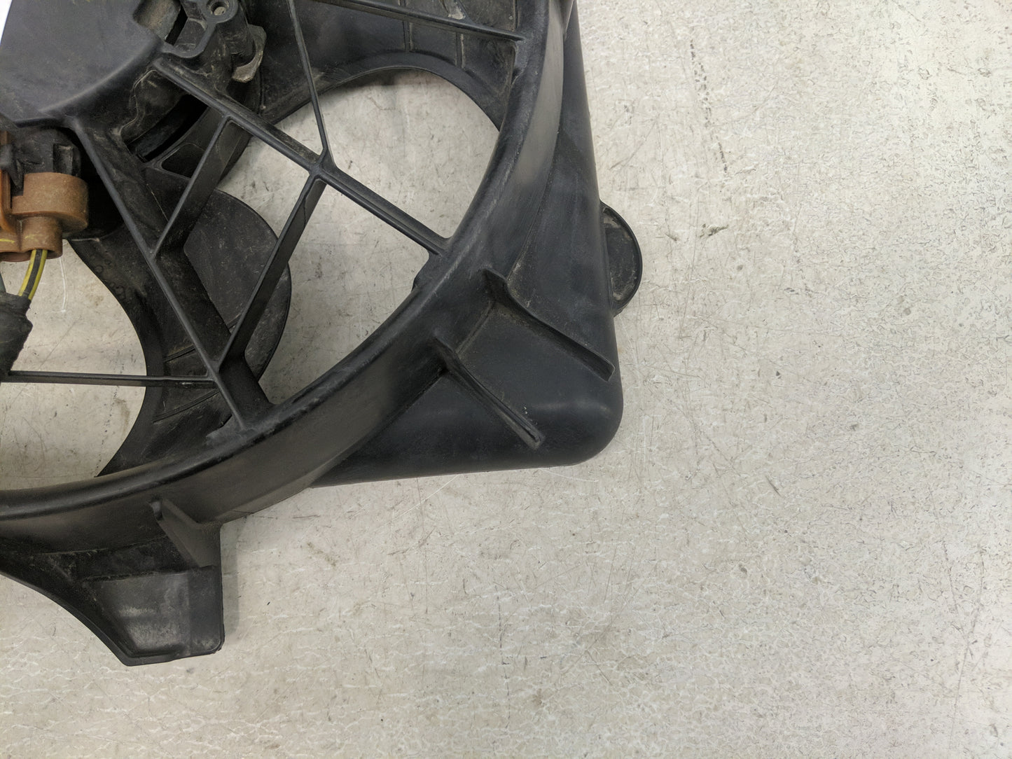 2001-2004 Ford Escape Electric Radiator Cooling Fan Motor Assembly - Oemusedautoparts1.com