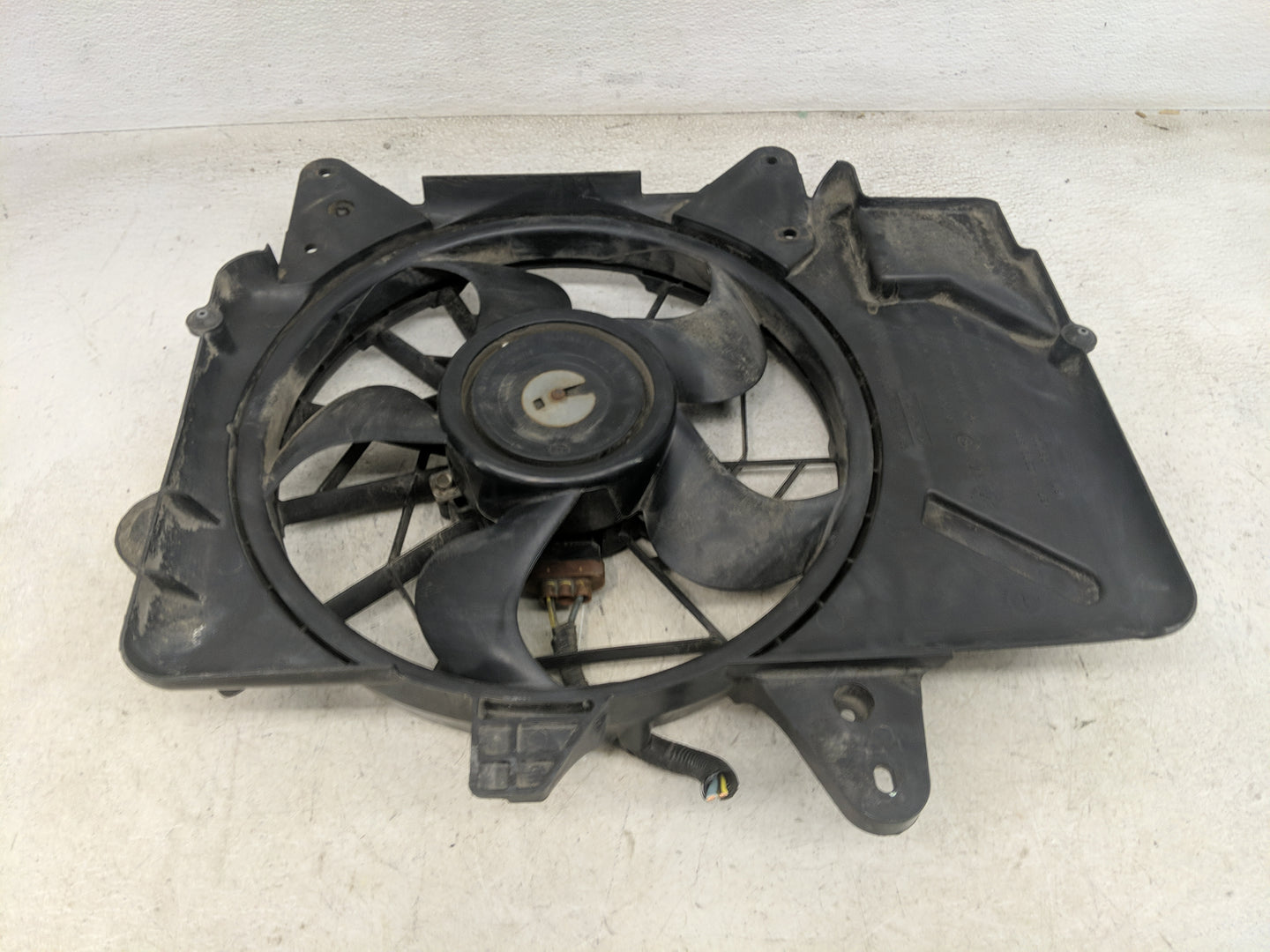 2001-2004 Ford Escape Electric Radiator Cooling Fan Motor Assembly - Oemusedautoparts1.com
